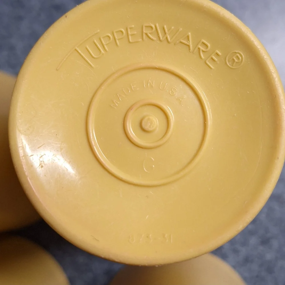 Vintage Tupperware Harvest Gold 10 Ounce Tumbler Set(4)